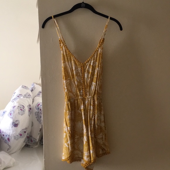 Mustard yellow romper - Picture 1 of 4